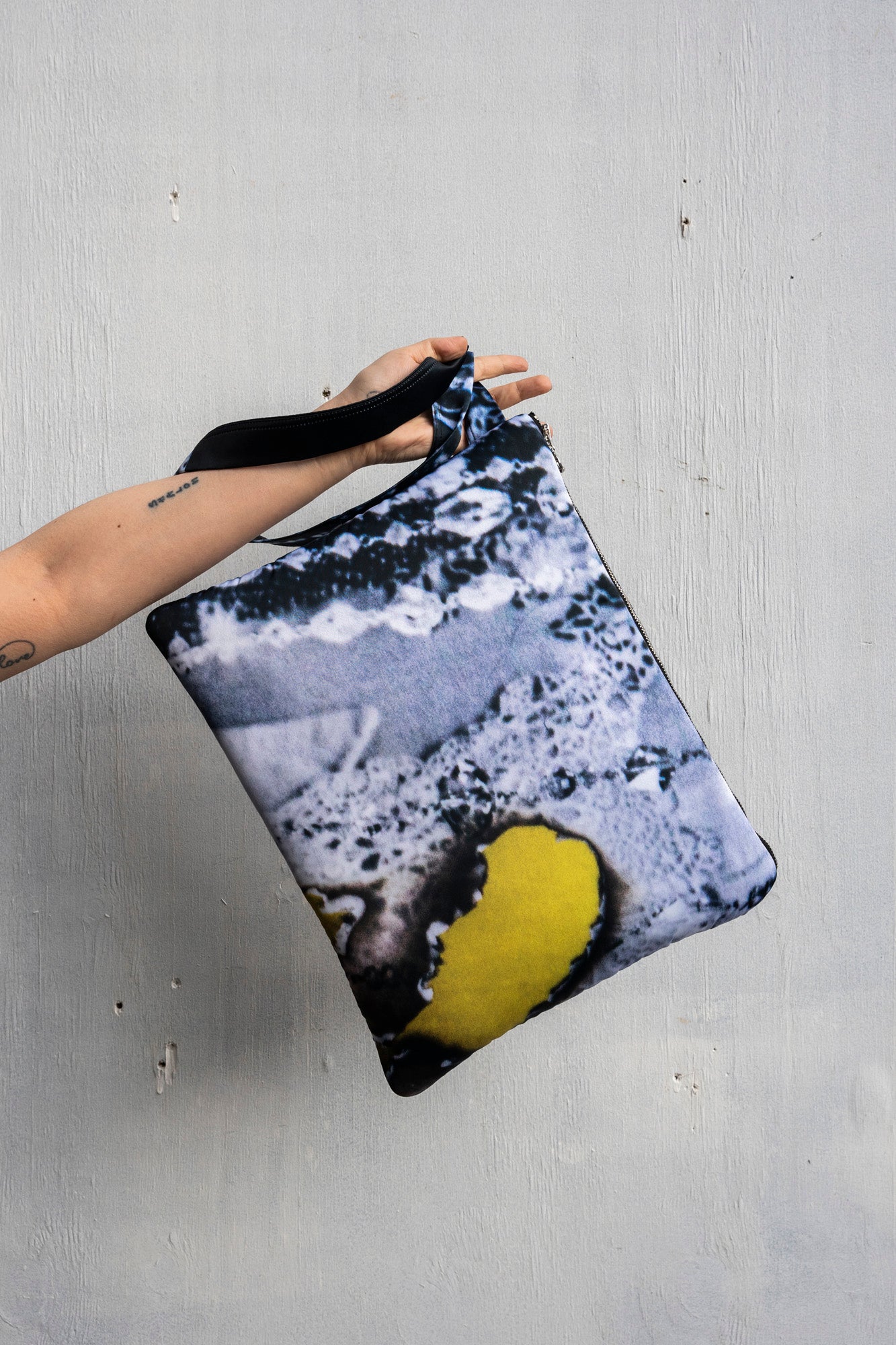 PRINTED CLUTCH/ PUFFY IPAD SLEEVE CASE