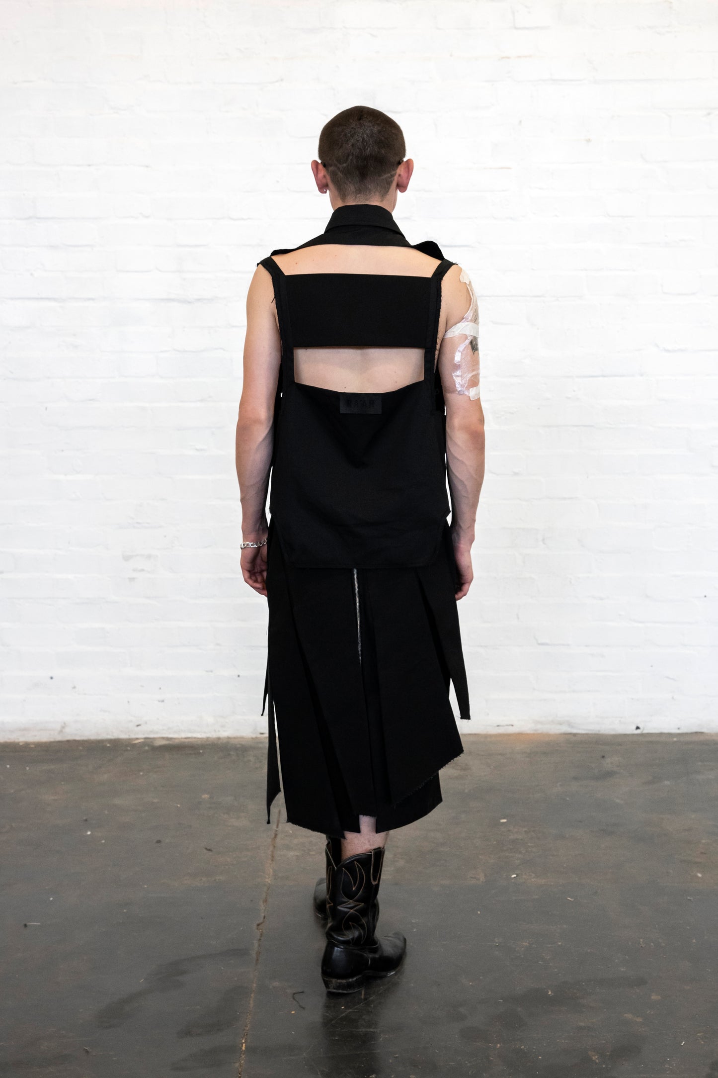 SLEEVELESS SHIRT AXIS