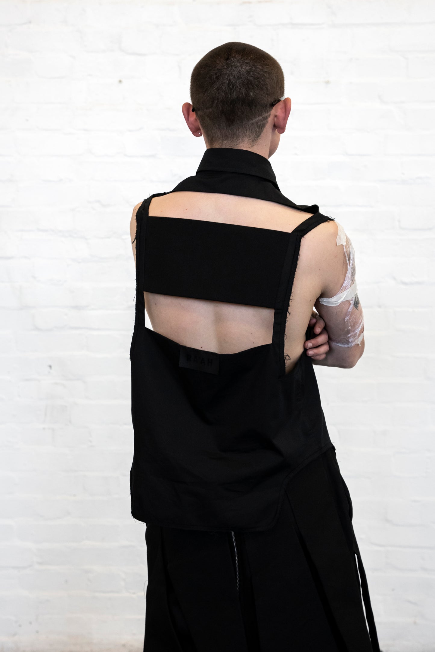 SLEEVELESS SHIRT AXIS