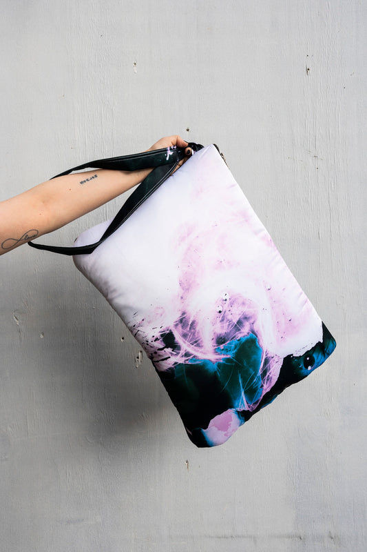 OVERSIZED PRINTED CLUTCH