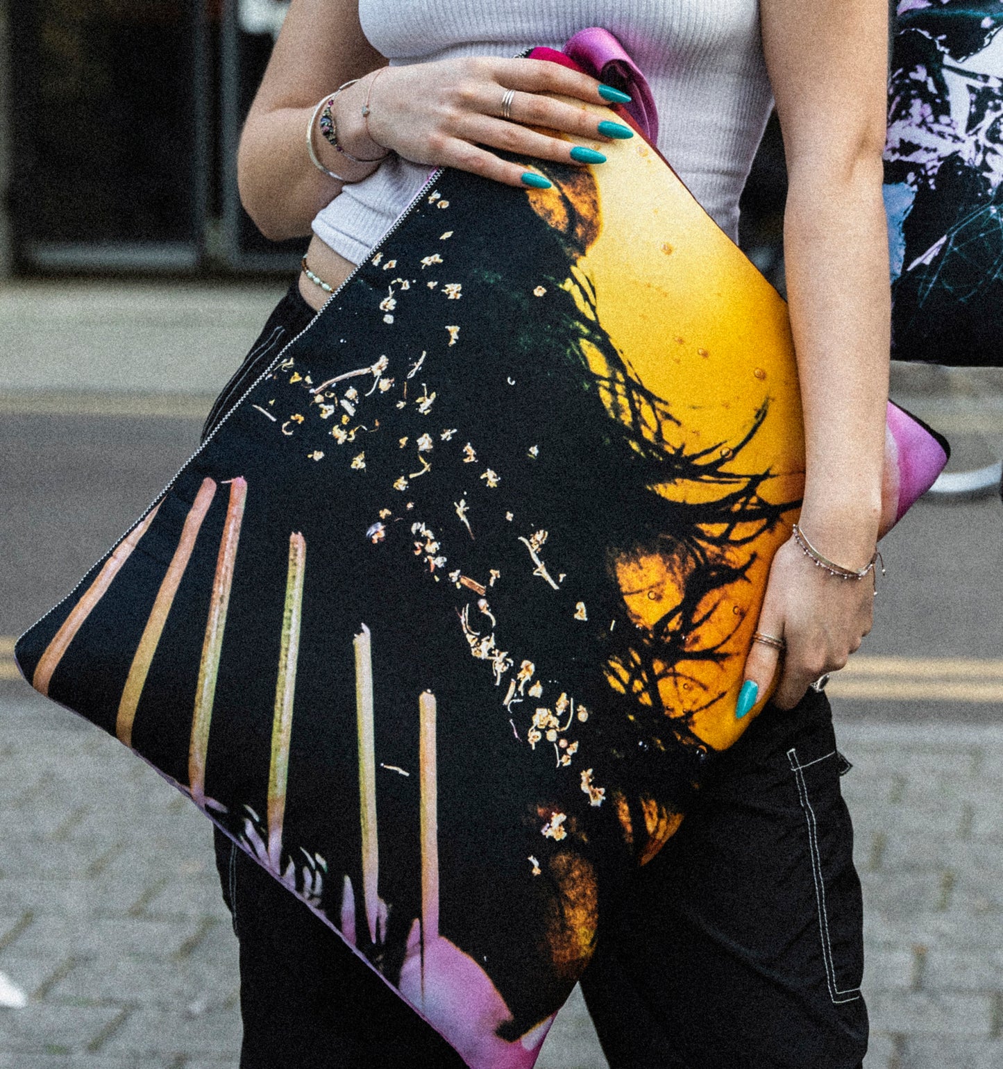 OVERSIZED PRINTED CLUTCH